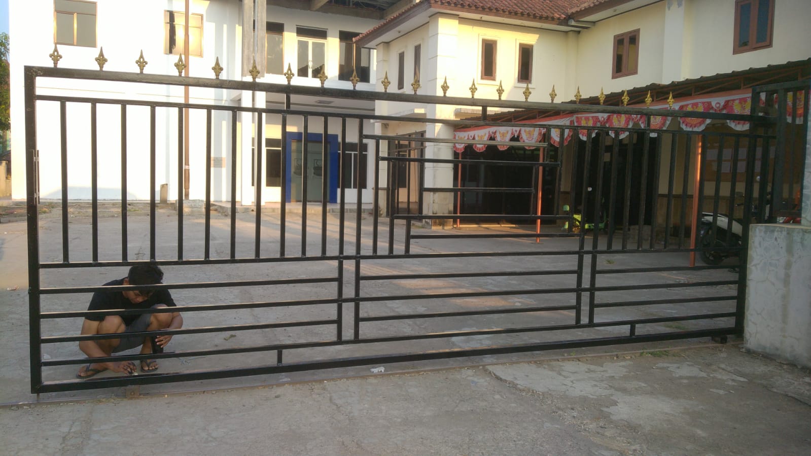 PERBAIKAN GERBANG PAGAR KANTOR DESA