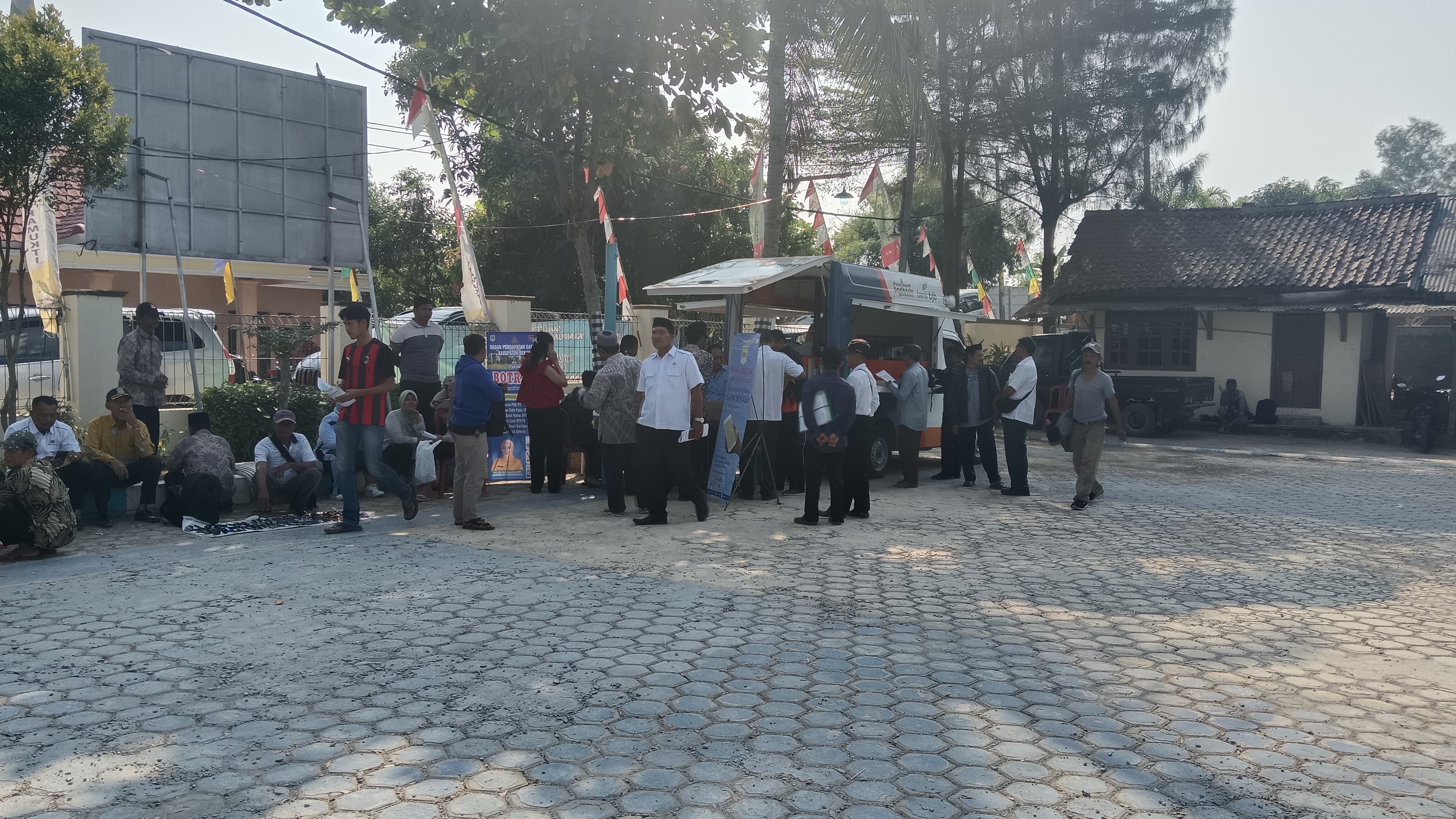 Bantuan logistik makan siang acara Botram/ pelayanan gratis untuk masyarakat kec. Bojongmangu