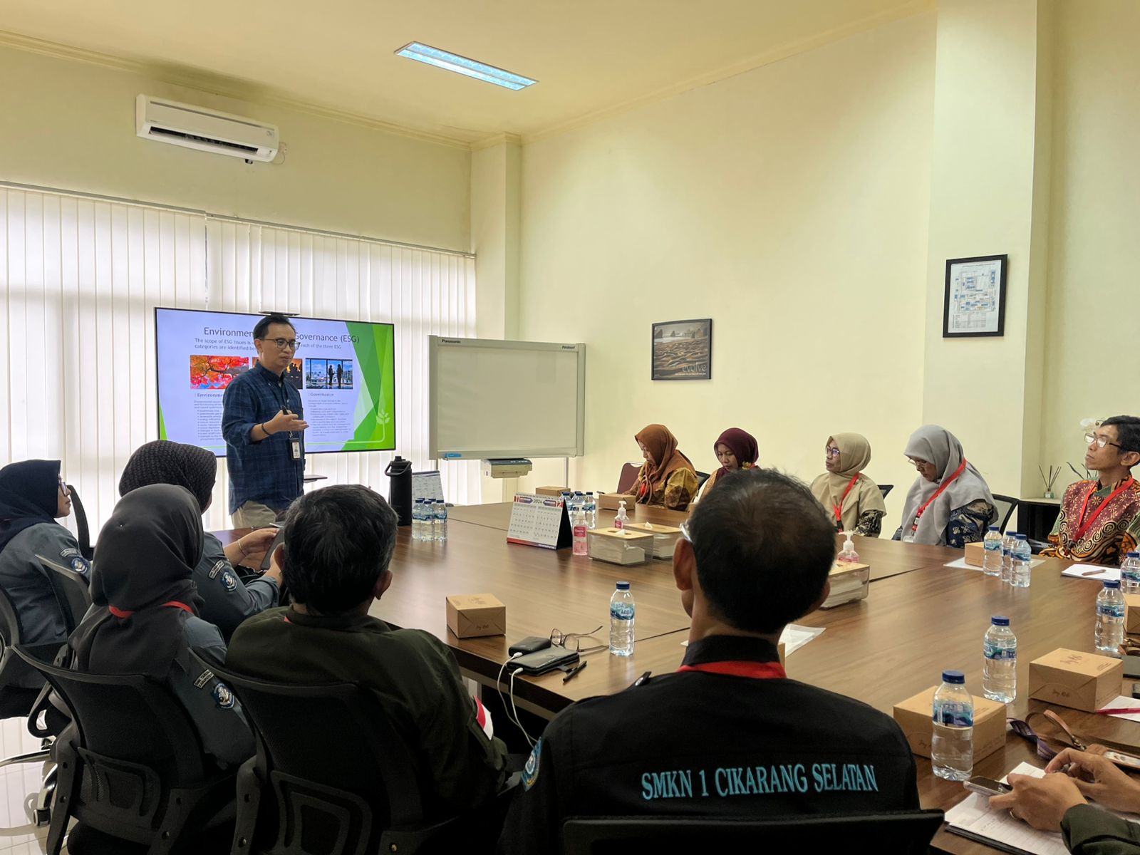 Training Guru dan Dosen Pengajar terkait Sustainability Finance
