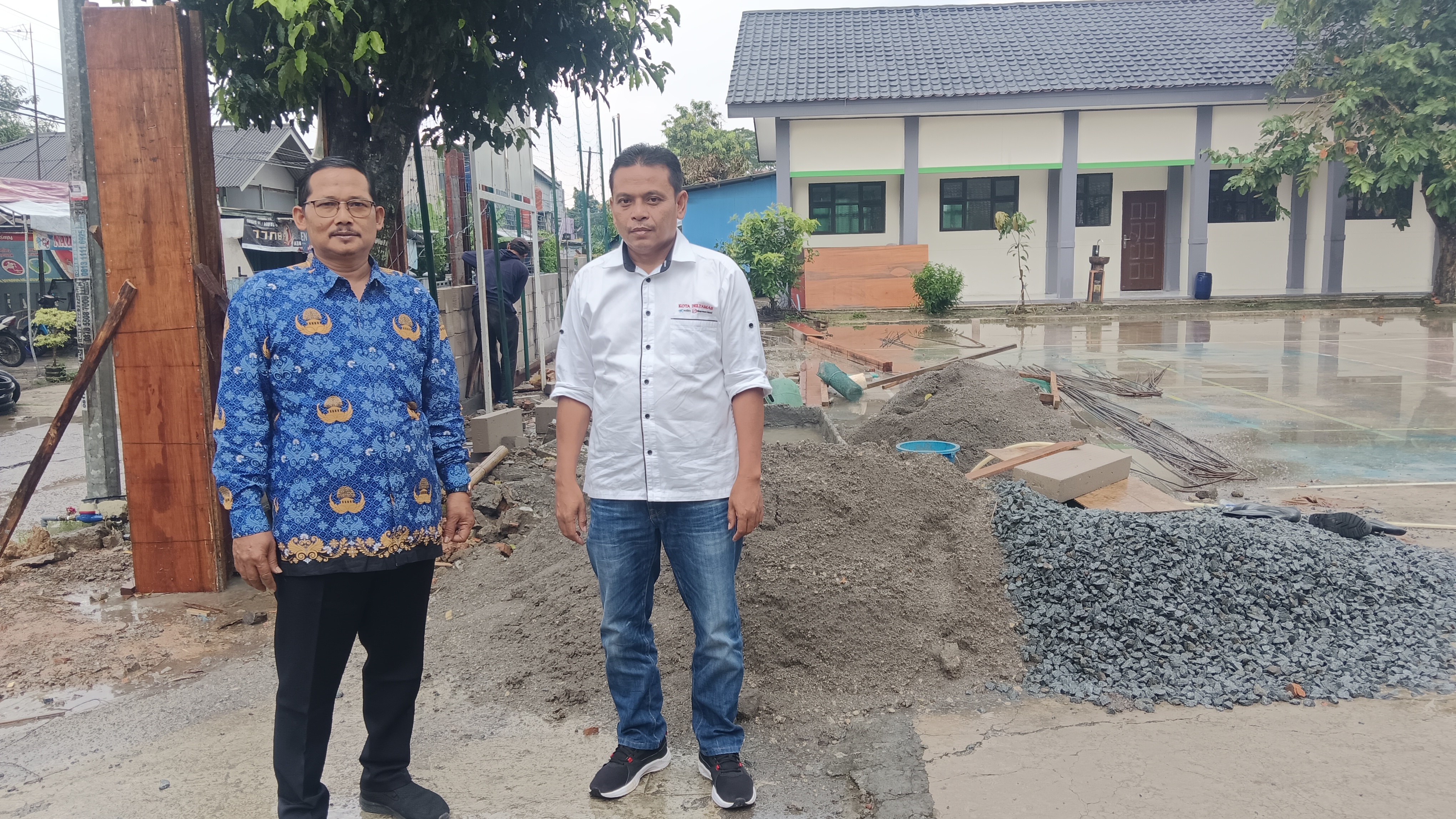 Pembangunan pagar SDN Hegarmukti 01