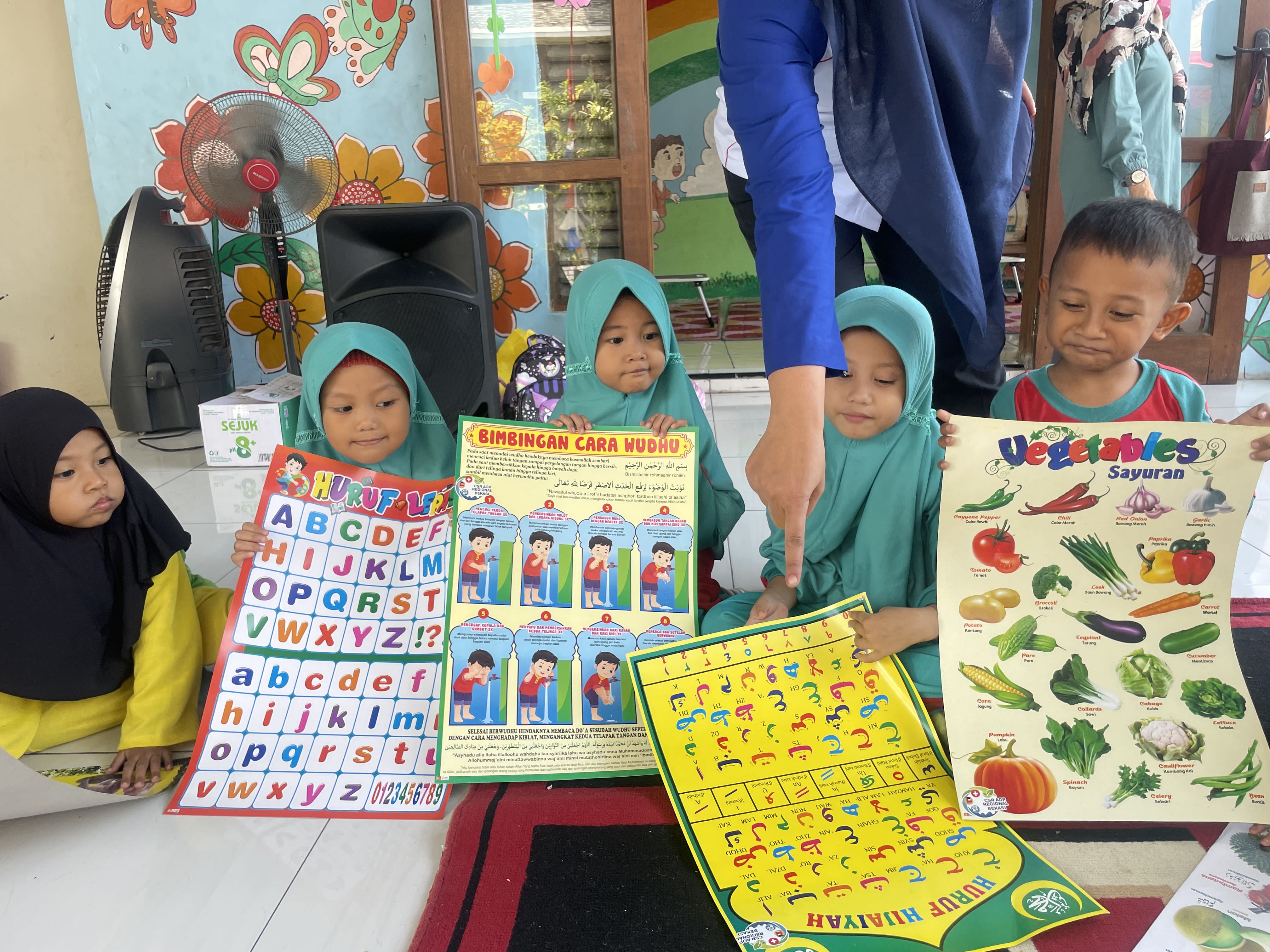 Pemberian Bantuan Sarana dan Prasarana PAUD Nusa Indah 2