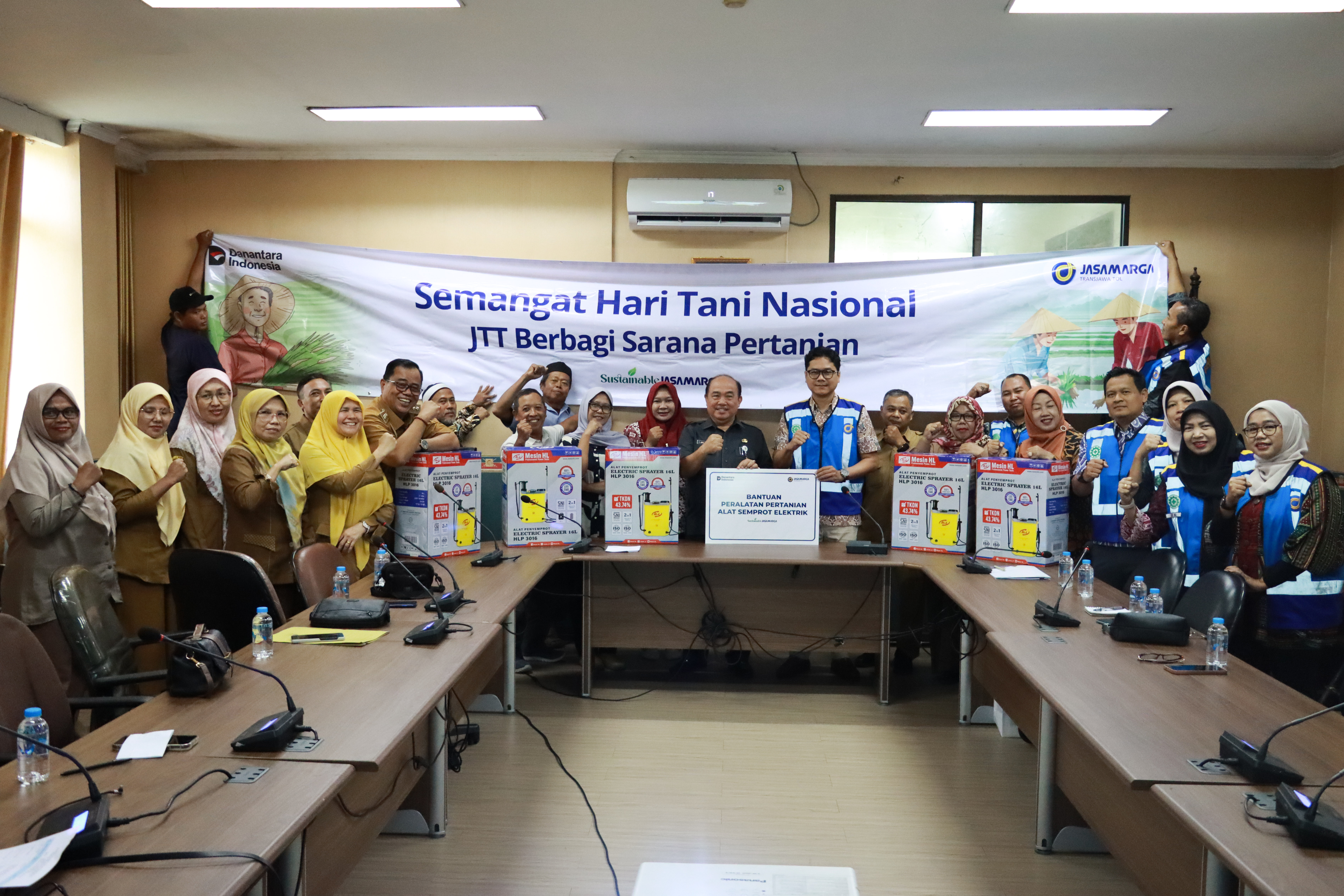 Pemberian Bantuan Alat Semprot Elektrik