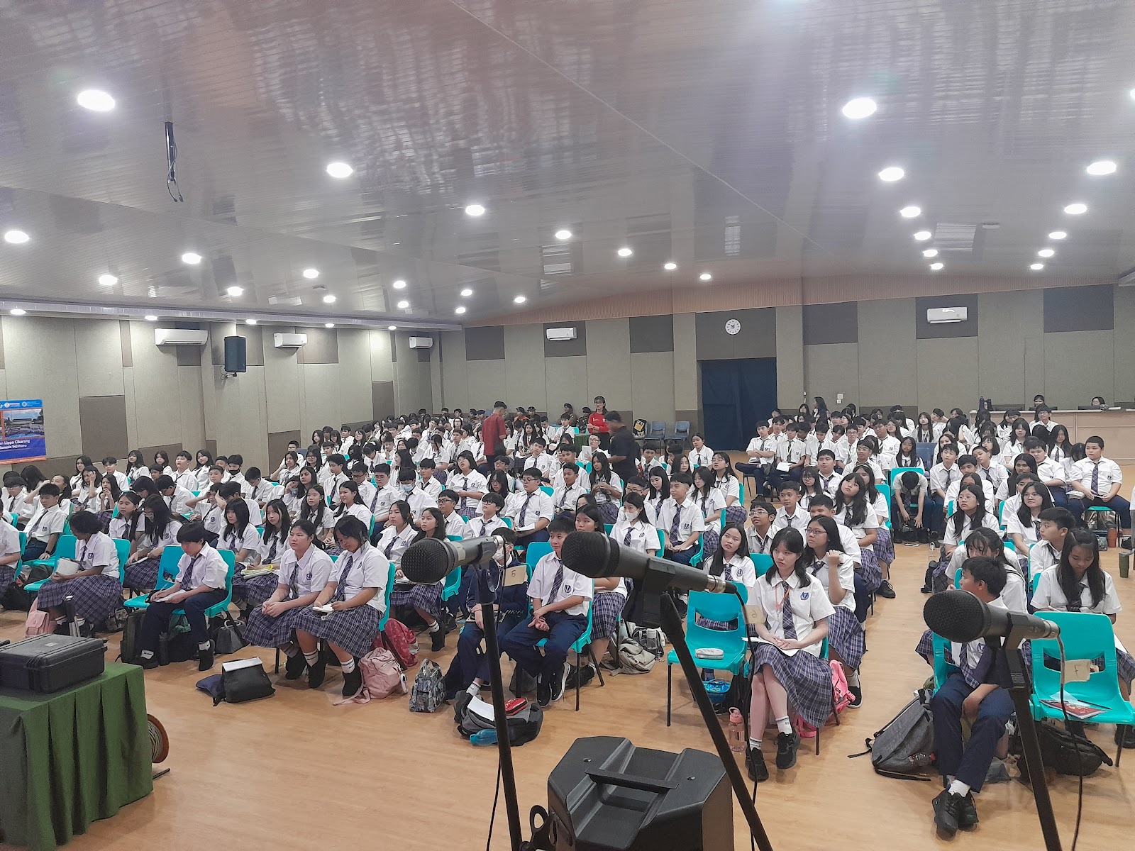 BRIMOB GOES TO SEKOLAH DIAN HARAPAN LIPPO CIKARANG OLEH YAYASAN BERSATU MEMBANGUN  INDONESIA SEJAHTERA