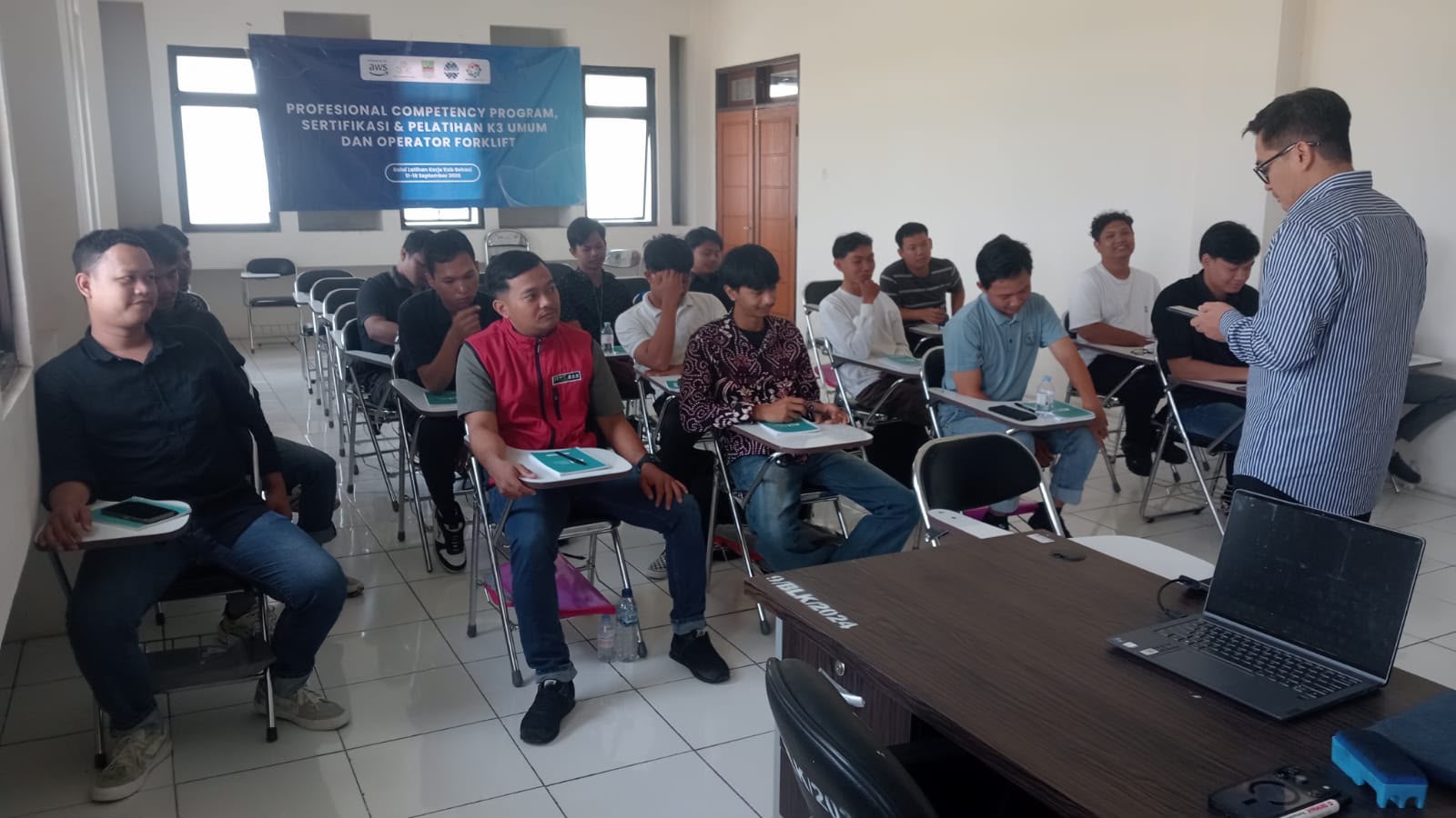 Pelatihan Sertifikasi Kompetensi (Pelatihan Forklift)