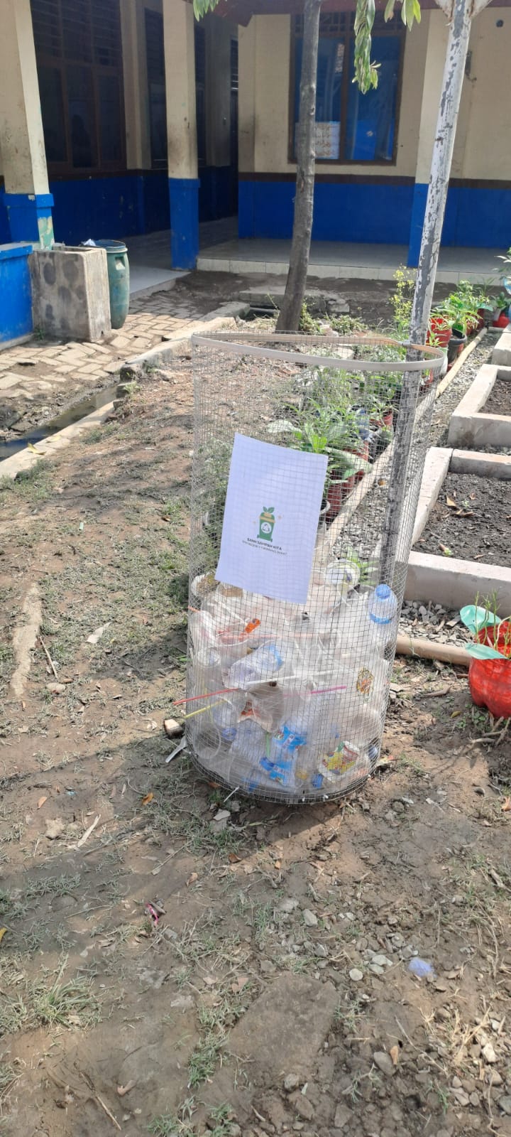 PENGUATAN SEKOLAH BERWAWASAN LINGKUNGAN/ADIWIYATA  SMP NEGERI 4 CIKARANG BARAT Kecamatan Cikarang Barat